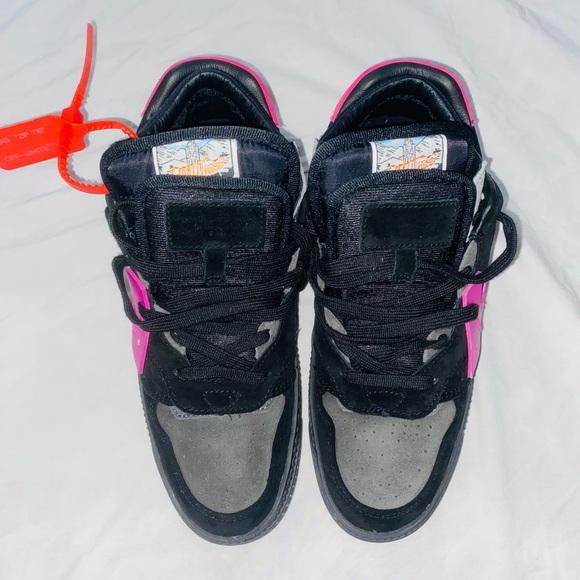 Off White - Picture 3 of 8